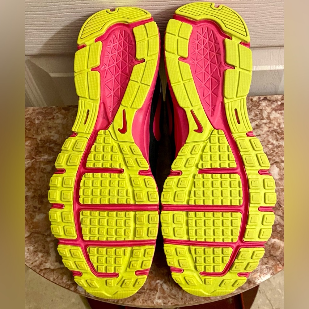 NIKE Revolution 2 Running Shoe; Size 11; Black and Pink; Perfect condition. - Picture 8 of 10